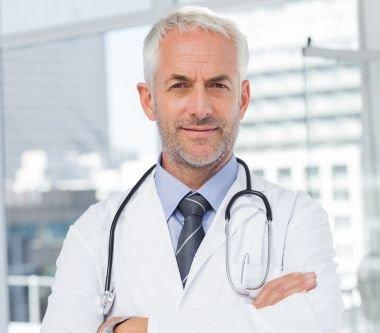 Ropa de trabajo y protección laboral de médico