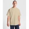Camiseta Gruesa Oversize Roly 6561 Arena Hombre Hombre joven con camiseta gruesa oversize Roly 6561 color arena de algodón, ideal para ropa laboral e industria.